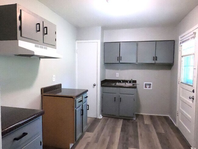 Foto del edificio - Newly Renovated Apartment in Washington He...