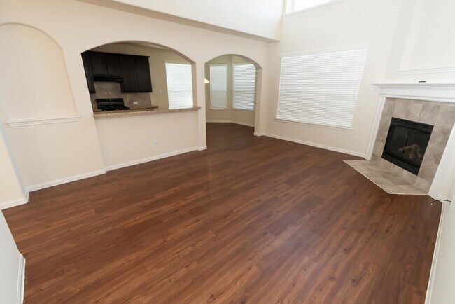 Building Photo - 1043 Sarena Ct