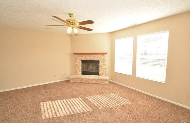 Building Photo - 911 Bentgrass Dr