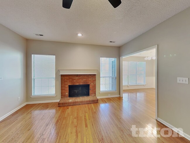 Building Photo - 547 Horseshoe Cir