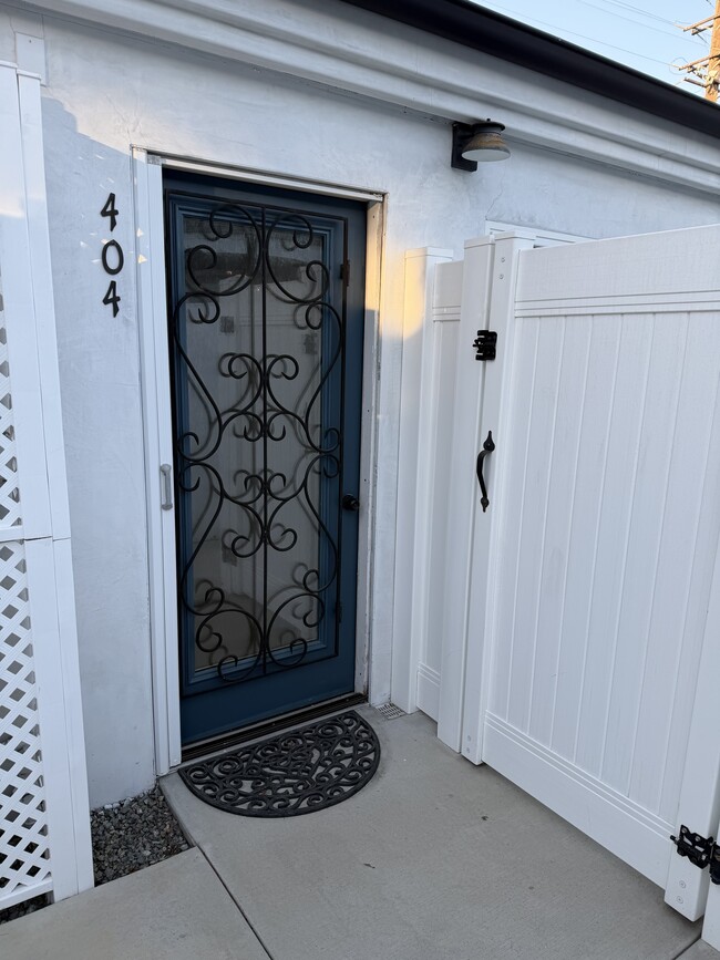 Building Photo - 404 Indianapolis Ave