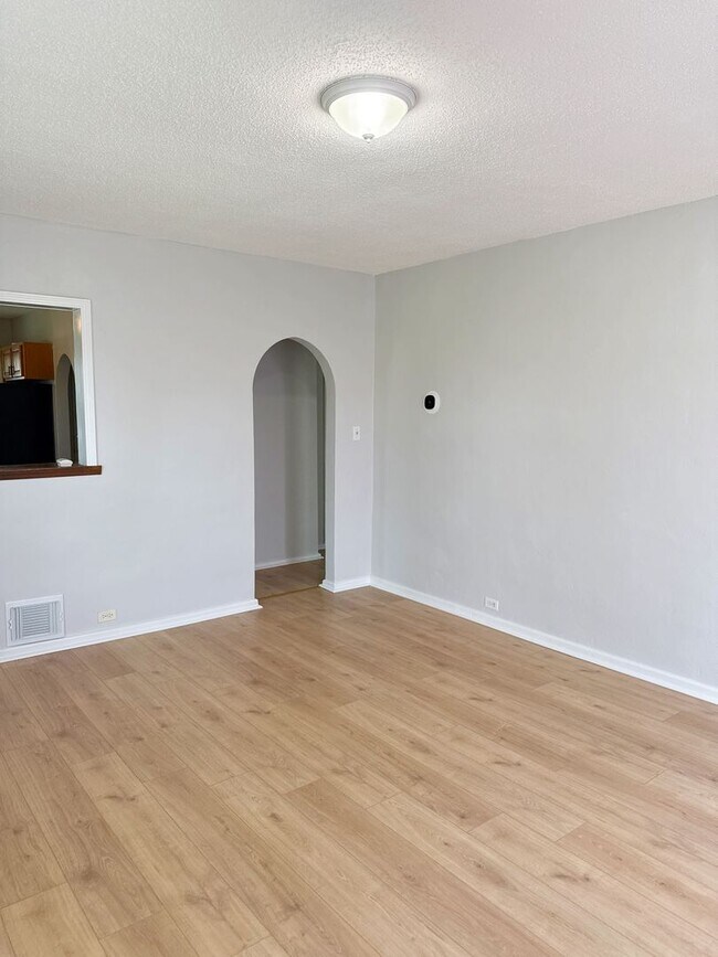 Foto del edificio - Move in Ready...917 Grand Ave, Madison, IL...