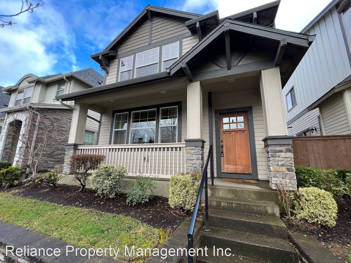 4 br, 2.5 bath House 29216 SW Costa Circ... House for Rent in Wilsonville, OR