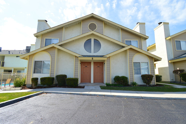 Townhomes exterior - Panorama Pines Apartments