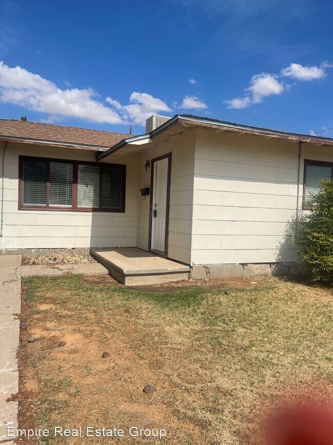 Building Photo - 3 br, 1 bath House - 1200 N Llano
