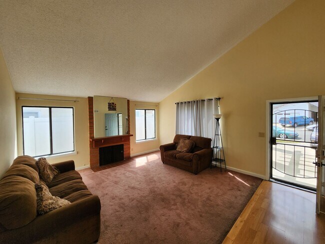 Foto del edificio - Single Story 4 Bedroom House in Mira Mesa