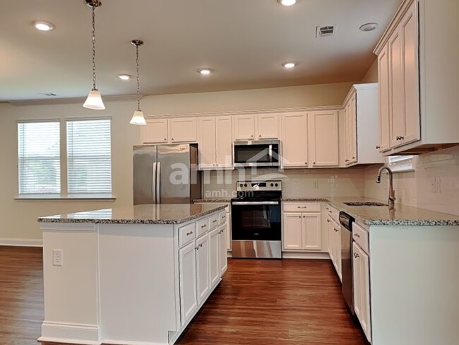 Building Photo - 207 Parkside Blvd