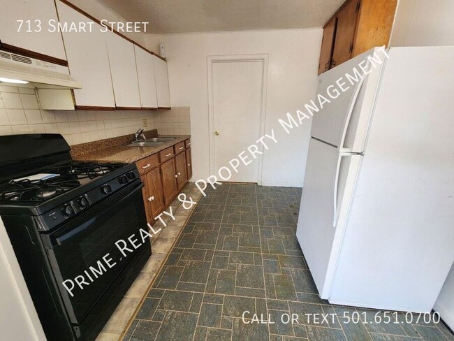 Building Photo - 713 Smart St