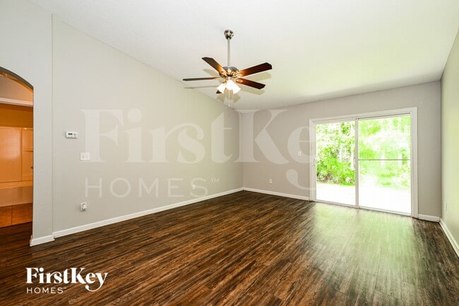 Building Photo - 403 W New England Dr