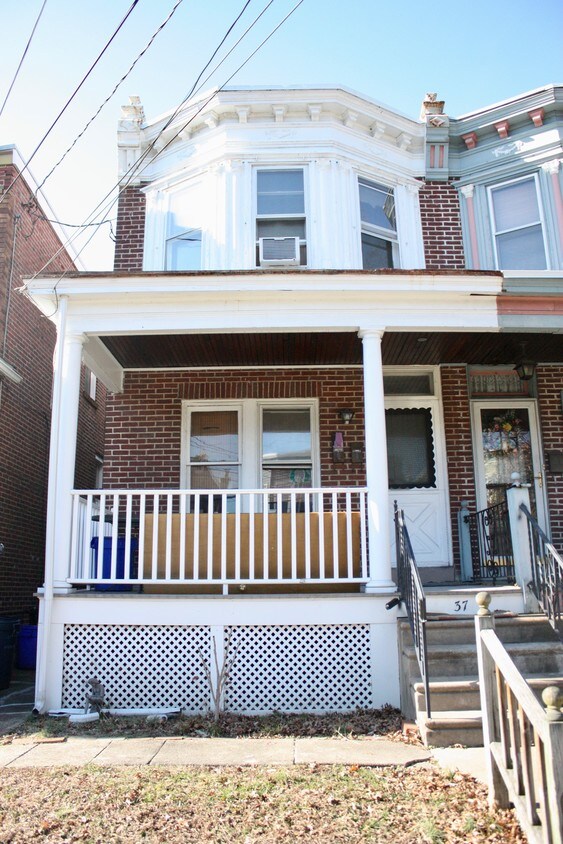 Primary Photo - 37 E Collings Ave