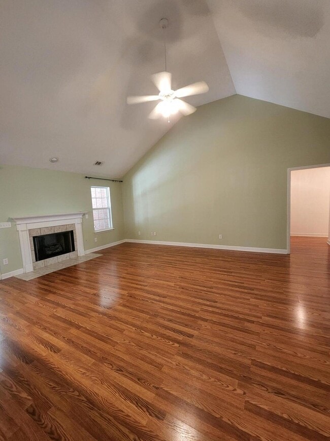 Building Photo - 241 Bainbridge Dr