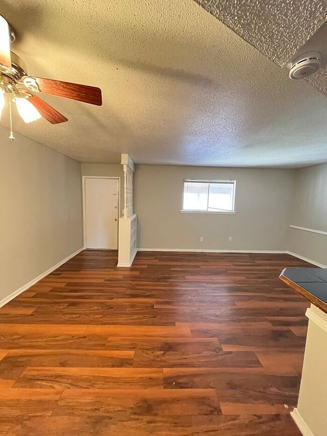 Foto del edificio - 1 Bed 1 Bath Apt NW OKC