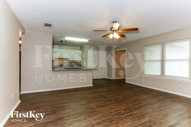 Building Photo - 604 Circleview Dr