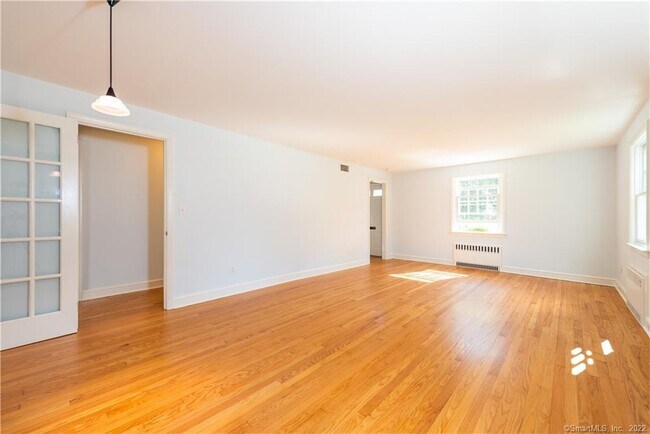 Building Photo - 15 Hoyt St