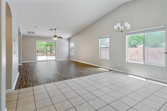 Building Photo - 4 bedroom, 2bathroom Single family house f...