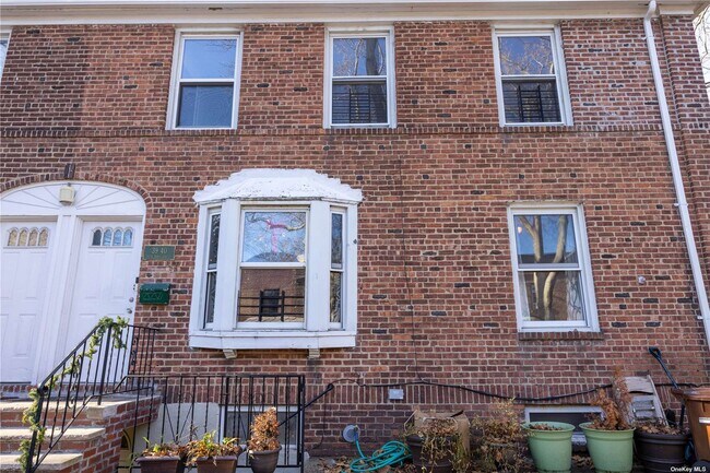 Building Photo - 39-40-40 46th St