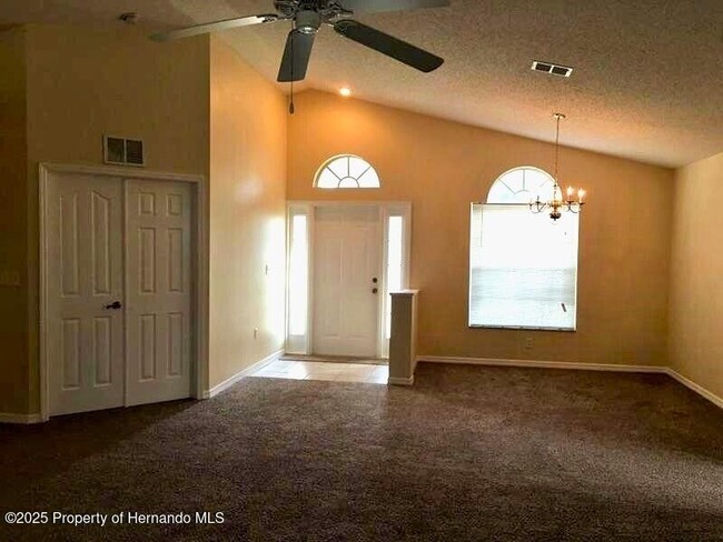 Foto del edificio - 9287 Spring Hill Dr