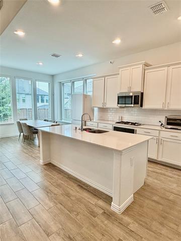Foto del edificio - 3161 Ridgelake Way