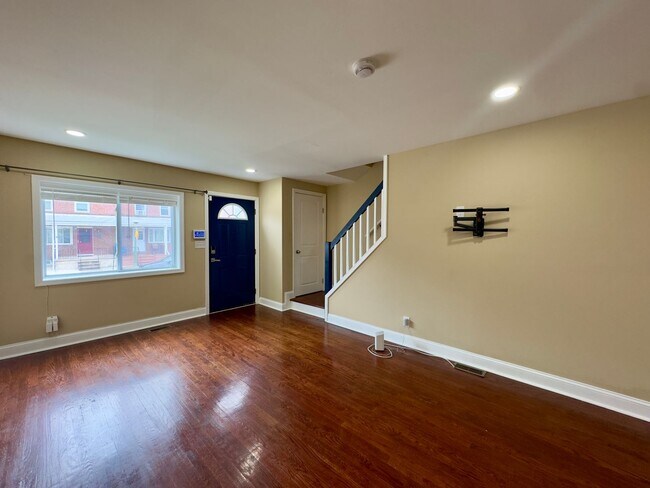 Foto del edificio - Charming 3 Bedroom/2 Bathroom Apartment in...