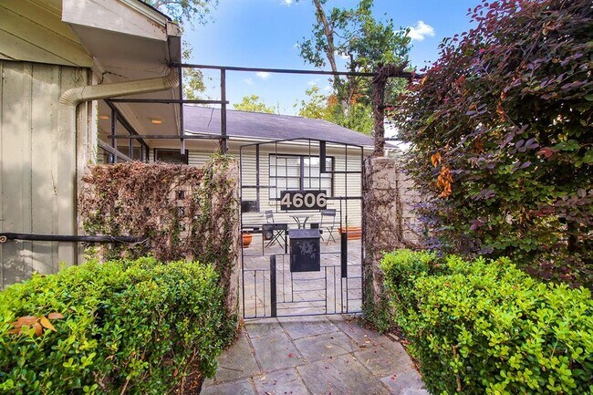 Foto del edificio - 4606 Devon St