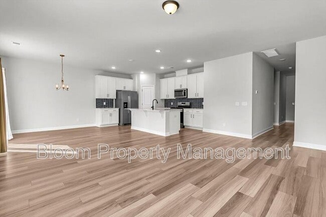 Building Photo - 247 Lucca Dr