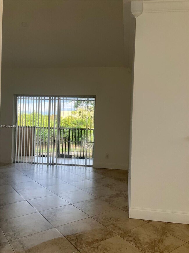 Building Photo - 620 Cypress Club Way