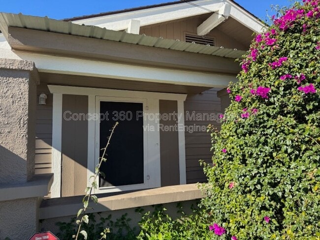 Foto del edificio - 3811 E 10th St