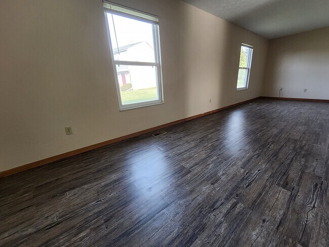 Foto del edificio - 220 Heritage Cir