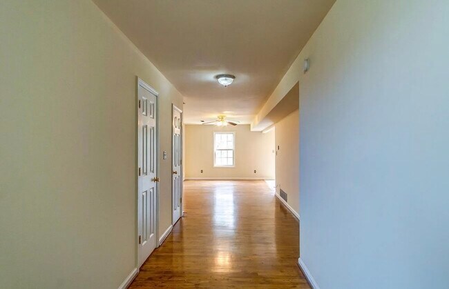 Foto del edificio - 578 Hampton Way