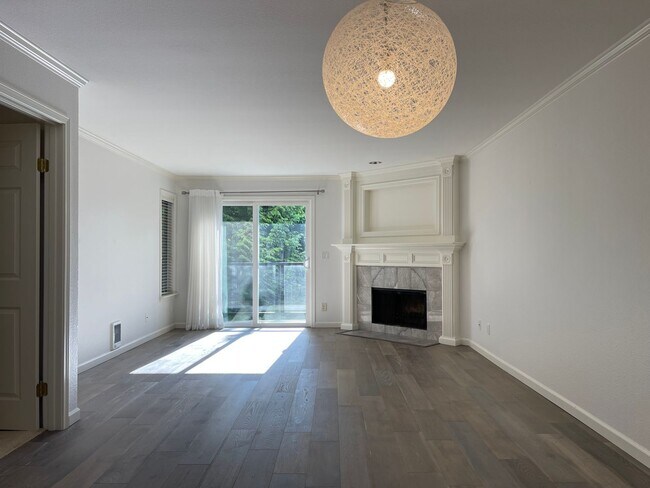 Foto del edificio - CLICK "REQUEST A TOUR" NOW!