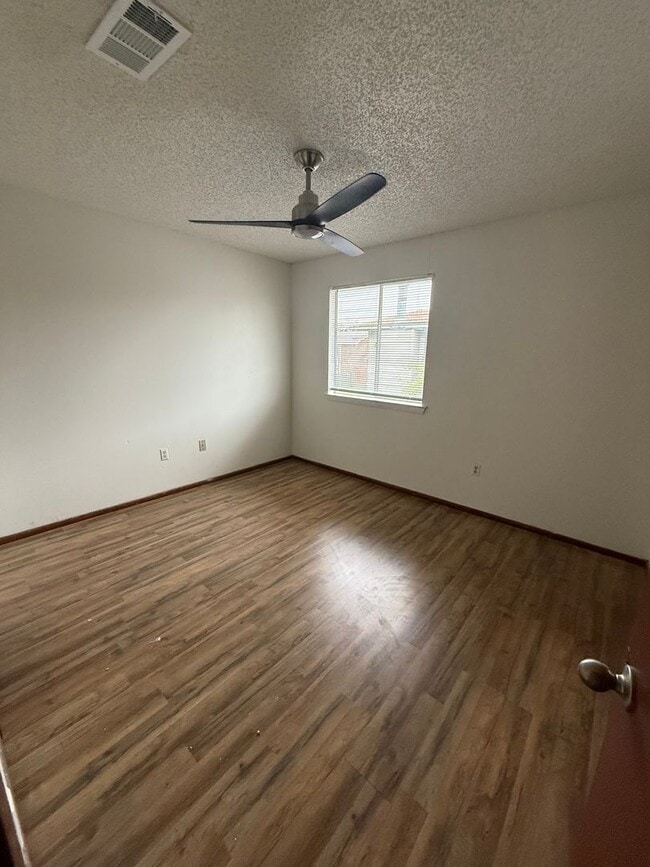 Building Photo - 1736 Jade Ave