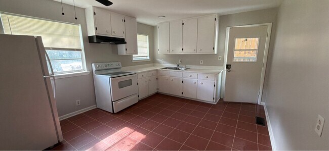 Foto del edificio - 3109 Patton Rd SW