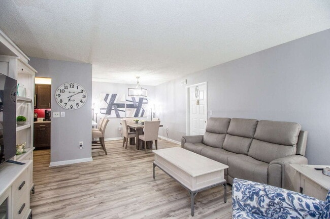 Building Photo - Beautiful 2 spacious bedrooms and 2 full bathrooms, including a primary suite with a walk-in clos...