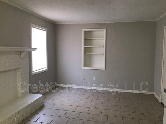 Building Photo - 3230 Maple Hill Dr