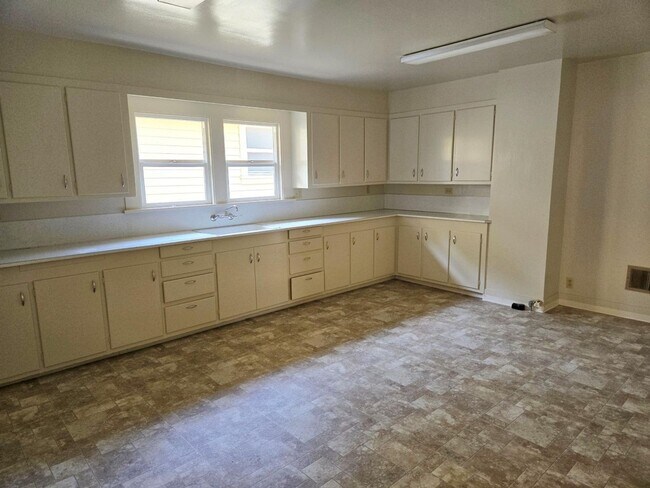 Foto del edificio - Single Family Home in Scotia!