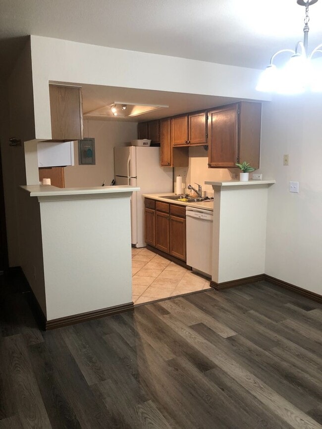 Photo - Spacious 2-bedroom Condo-Ground level!