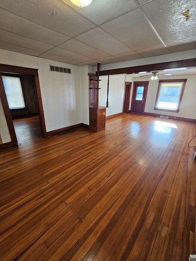 Foto del edificio - Spacious 2 Bedroom 1 Bath with 2 car Garage