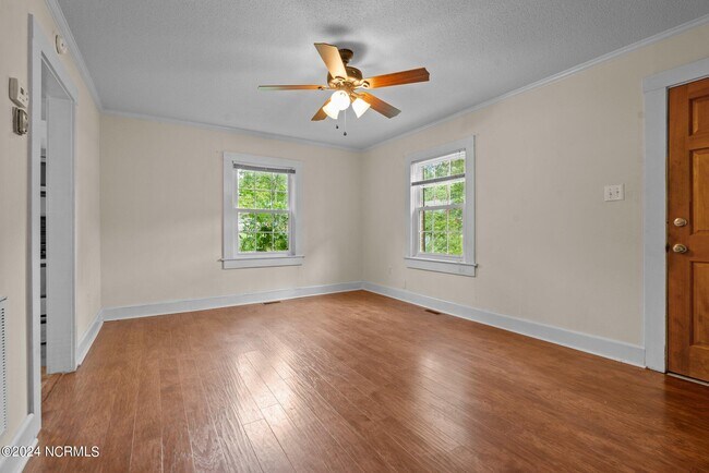 Building Photo - 319 Park Ave