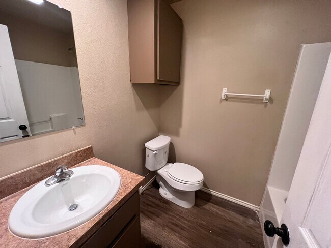 Building Photo - Section 8 approved, move in special!
