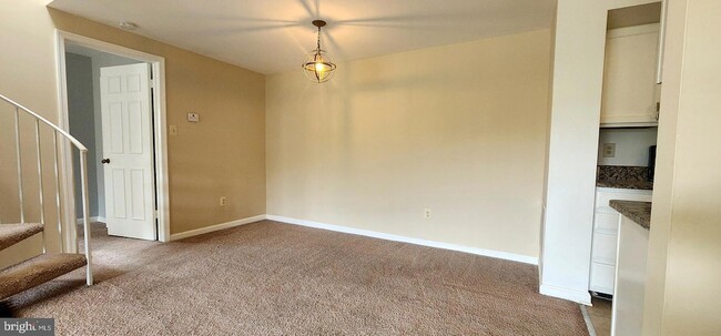 Building Photo - 10204C Ashbrooke Ct