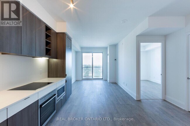 Photo du bâtiment - 101 Erskine Ave