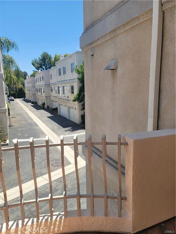 Building Photo - 5340 Las Virgenes Rd