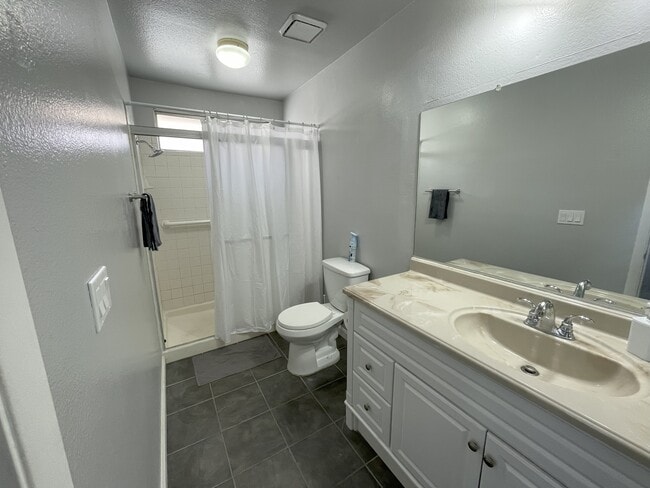 Foto del edificio - 7135 Shadow Crest Dr