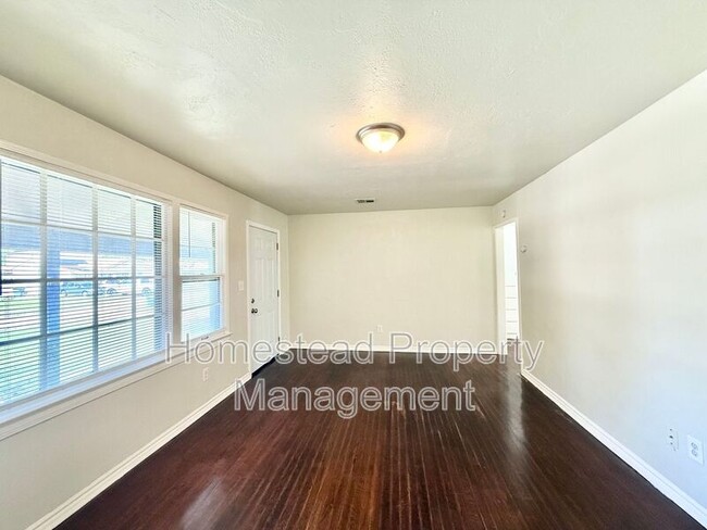Foto del edificio - 3920 Thomas Ave