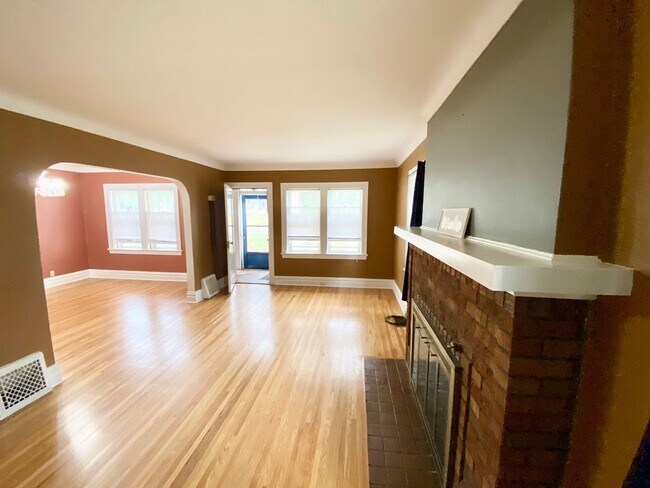 Foto del edificio - Available August 3rd!- Traditional Woodland 3 Bed 1 Bath w/ Deck & Garage