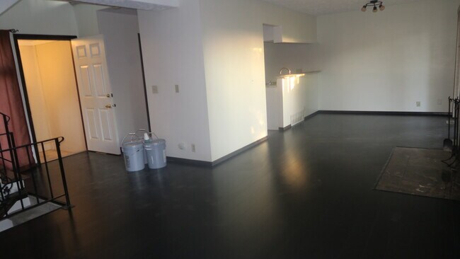 Building Photo - 13805 Greenfield Rd