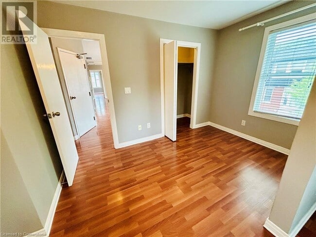 Building Photo - 209 Balsam Ave S