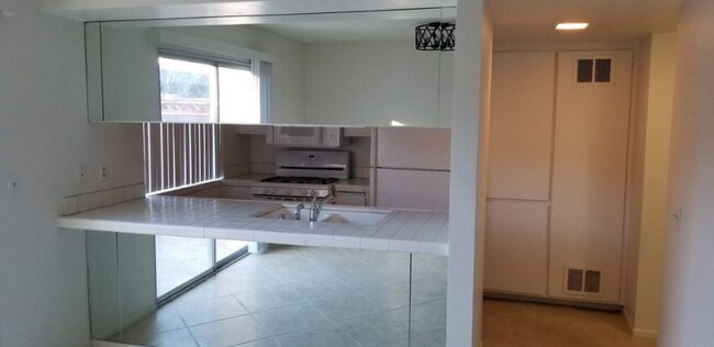Foto del edificio - 2252 N Indian Canyon Dr