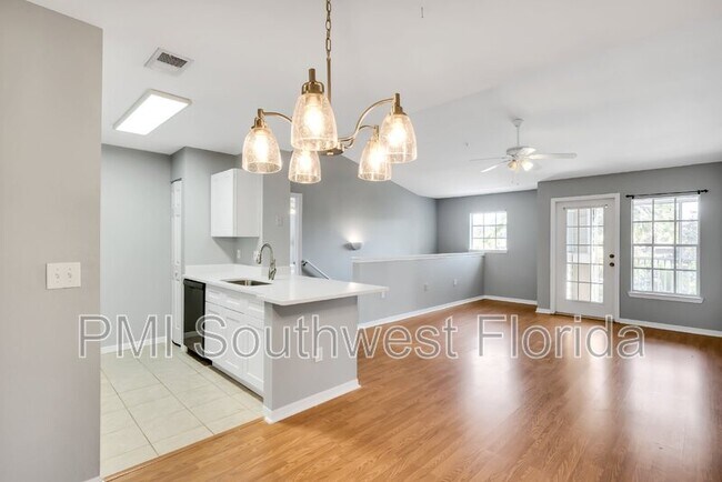 Foto del edificio - 8926 Manor Loop