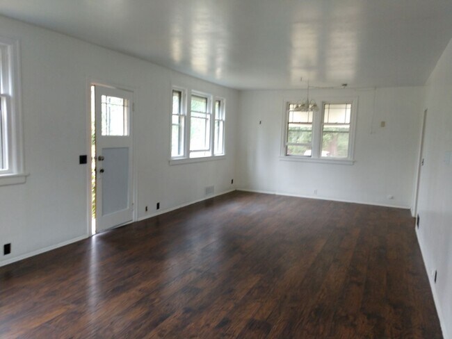 Foto del edificio - Renovated Arlington Home Close To Freeway ...